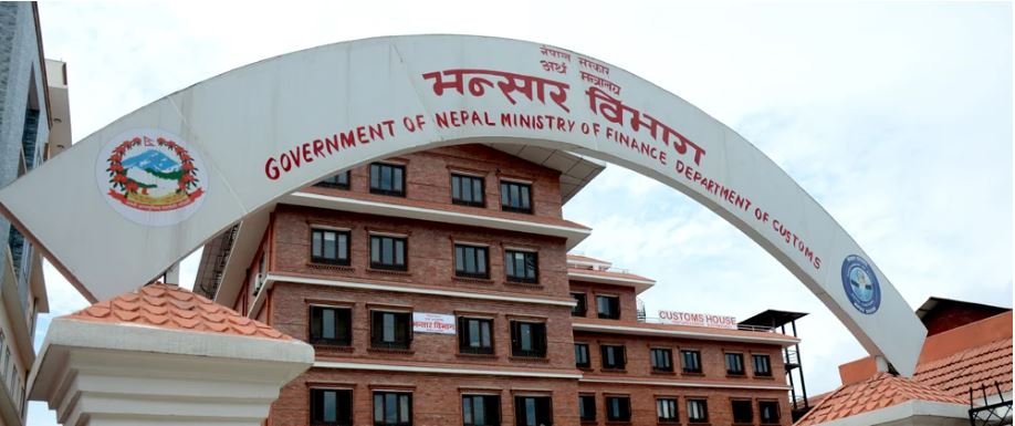 Read more about the article ८ खर्ब ११ अर्ब रुपैयाँकाे व्यापार घाटा