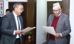 Read more about the article धिताेपत्र बाेर्डका अध्यक्षले लिए शपथ