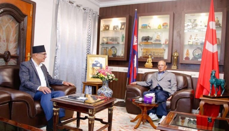 बजेटबारे अर्थमन्त्री पाैडेल र  माओवादी अध्यक्ष दाहालबीच छलफल